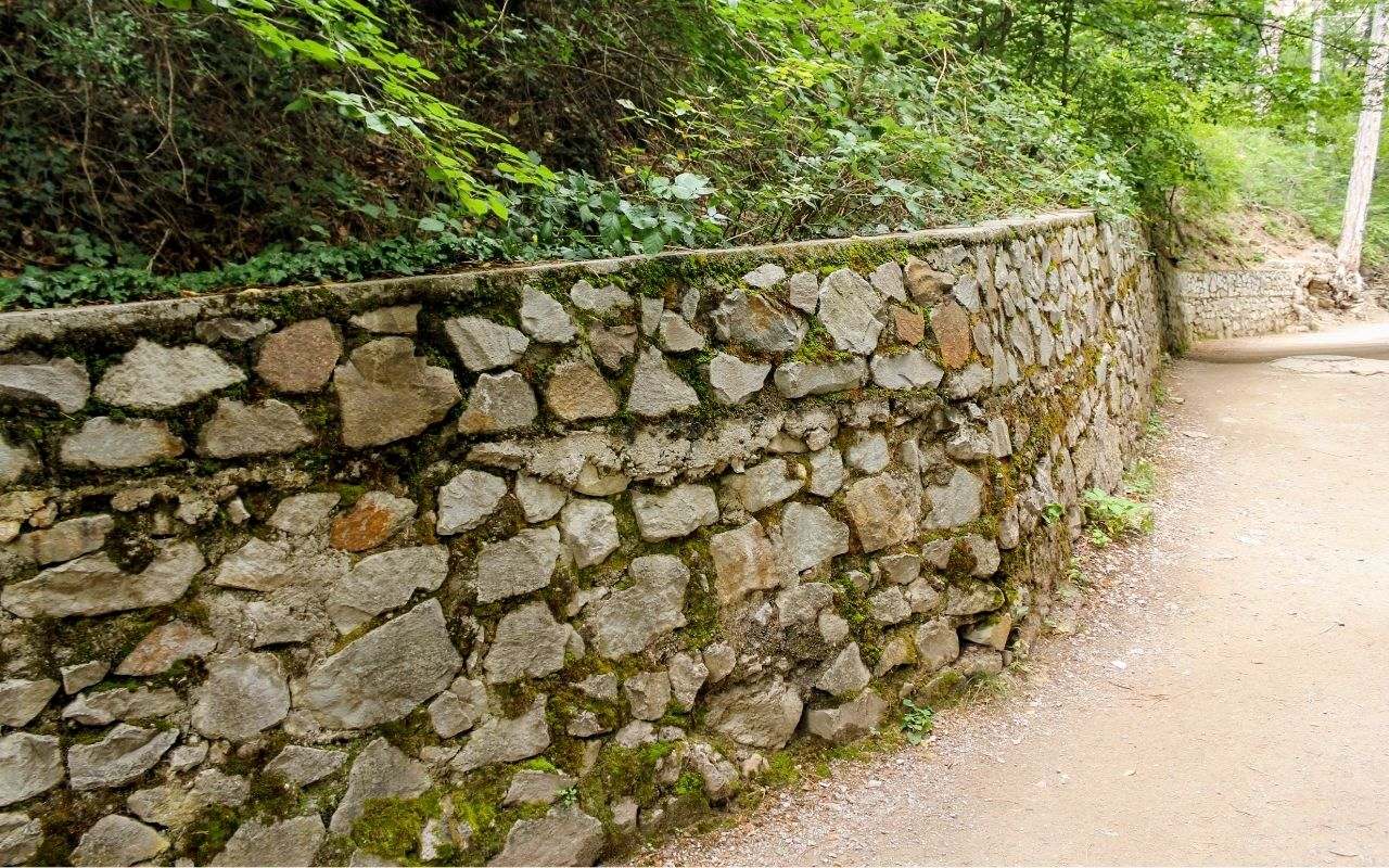 preventing-erosion-with-retaining-walls